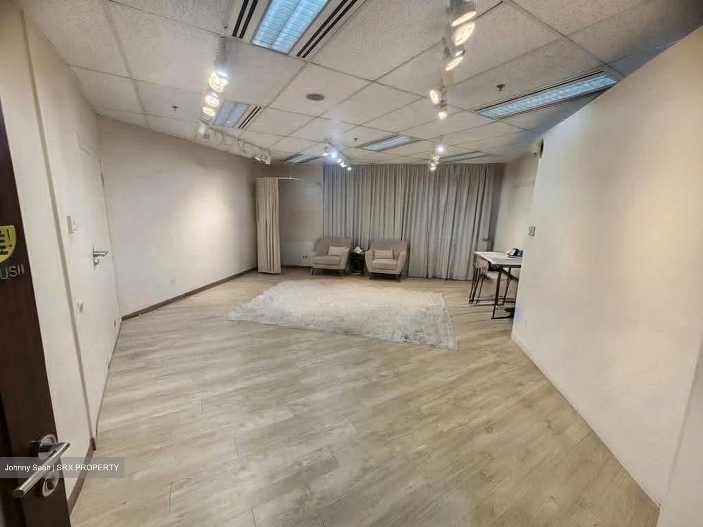 Sunshine Plaza (D7), Office #619964831